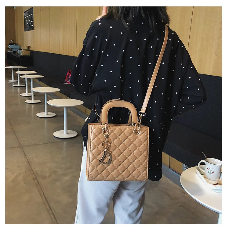 New Fashion Luxury Design Tote Bags for Women Handbags Ladies Shoulder Bags Trending Lingge Chain Crossbody Bag and Purse