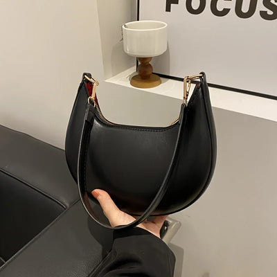 New Fashionable High-end Moon-shaped Baseball Bag, Showing Luxury, Women's Single Shoulder Bag