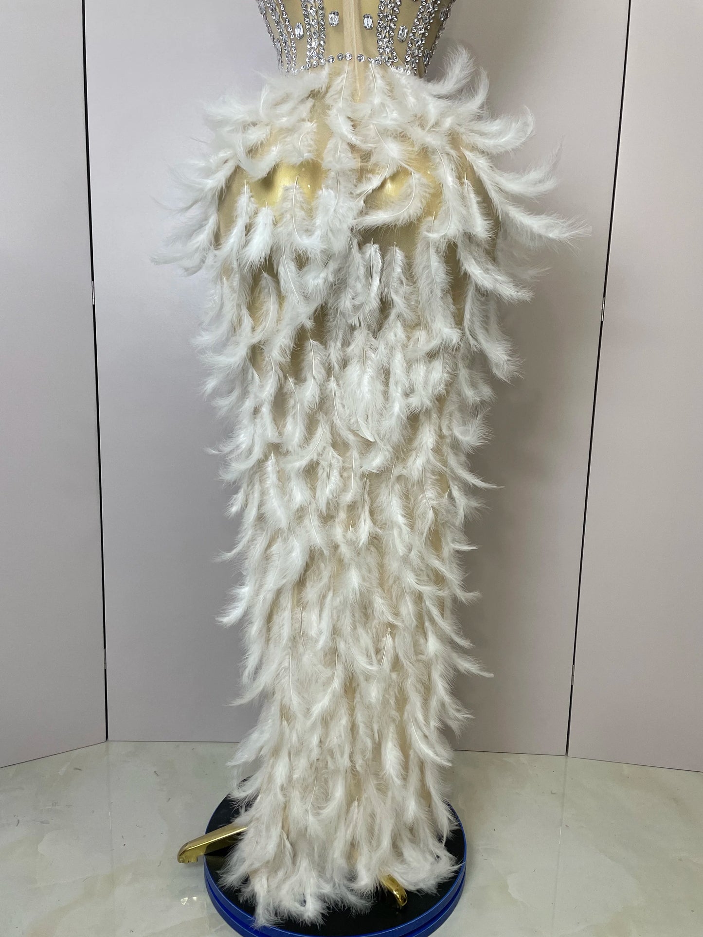 Stock 2025 Women Sexy Sparkly Rhinestone Mesh Feather Long Dress Elegant Evening Party Celebrate Birthday Performance Costume