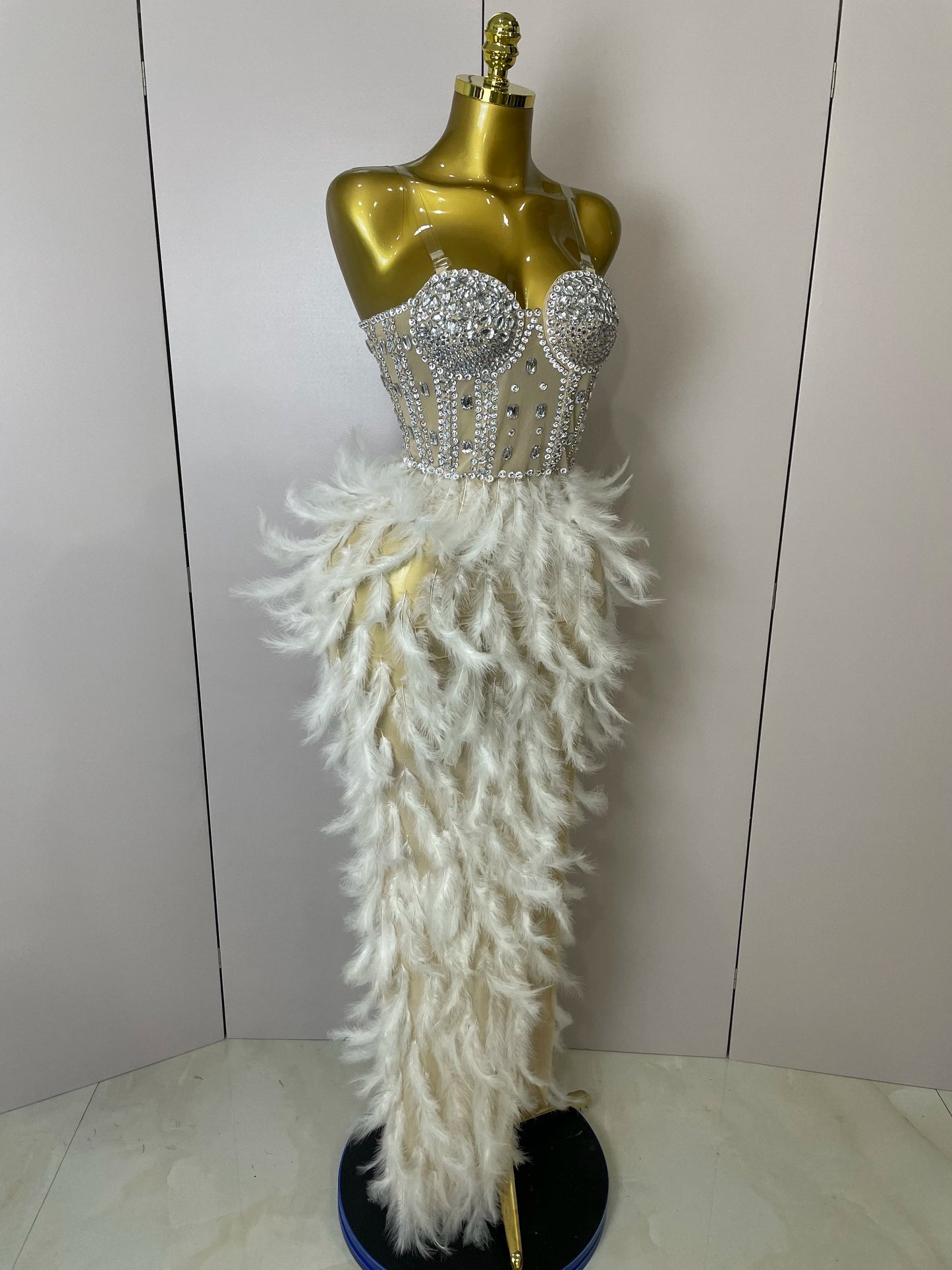 Stock 2025 Women Sexy Sparkly Rhinestone Mesh Feather Long Dress Elegant Evening Party Celebrate Birthday Performance Costume