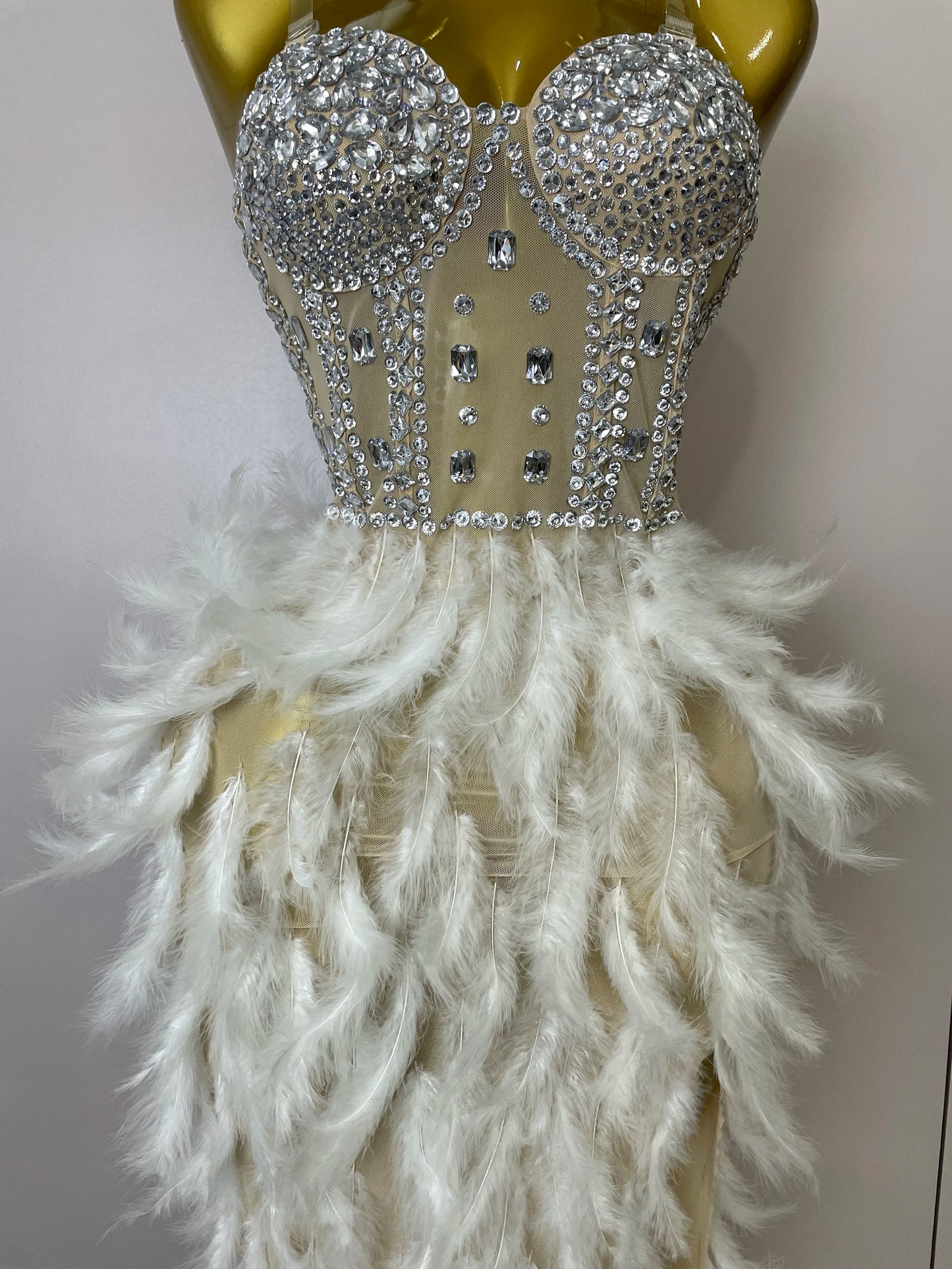 Stock 2025 Women Sexy Sparkly Rhinestone Mesh Feather Long Dress Elegant Evening Party Celebrate Birthday Performance Costume