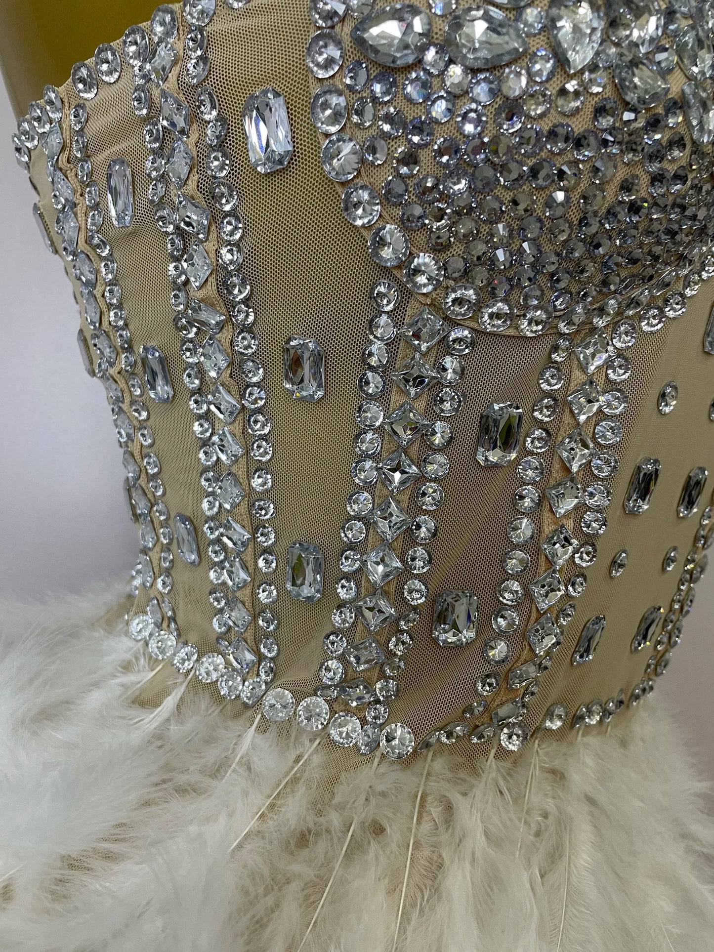 Stock 2025 Women Sexy Sparkly Rhinestone Mesh Feather Long Dress Elegant Evening Party Celebrate Birthday Performance Costume