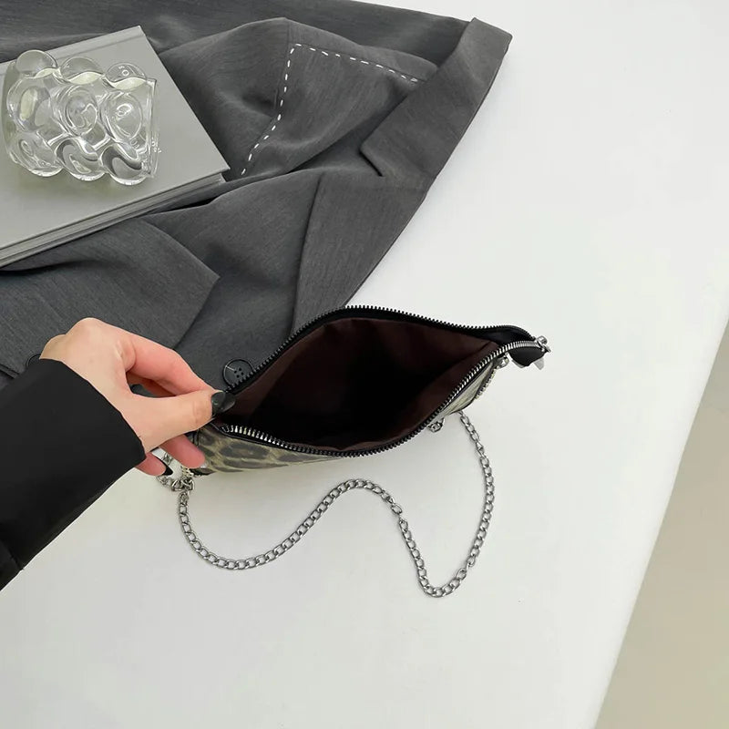 Solid color Design Crossbody Bags For Women Fashion Chain Mobile Phone Purses Fashion Shoulder Messenger Bag Sac A Main Female