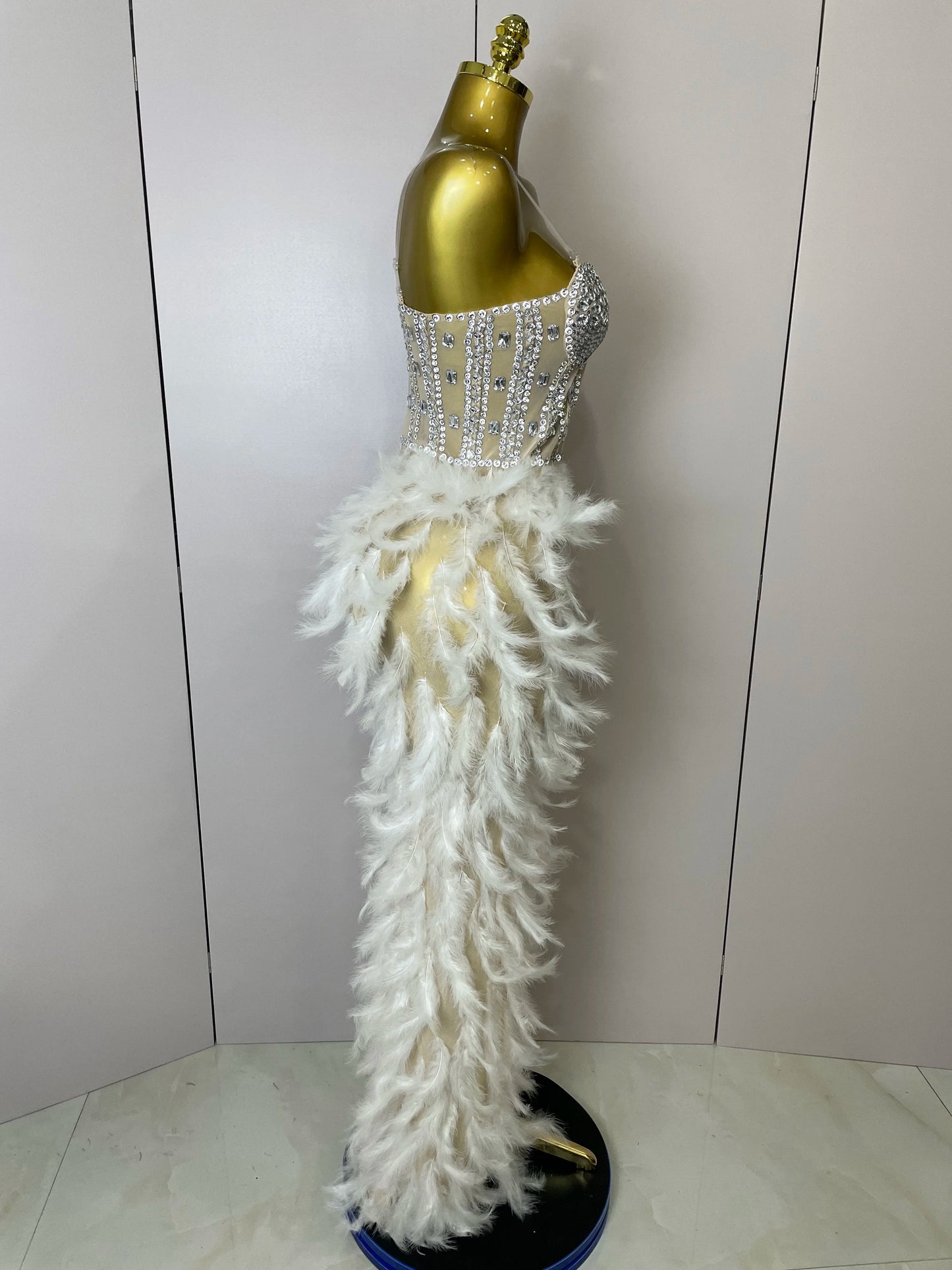 Stock 2025 Women Sexy Sparkly Rhinestone Mesh Feather Long Dress Elegant Evening Party Celebrate Birthday Performance Costume