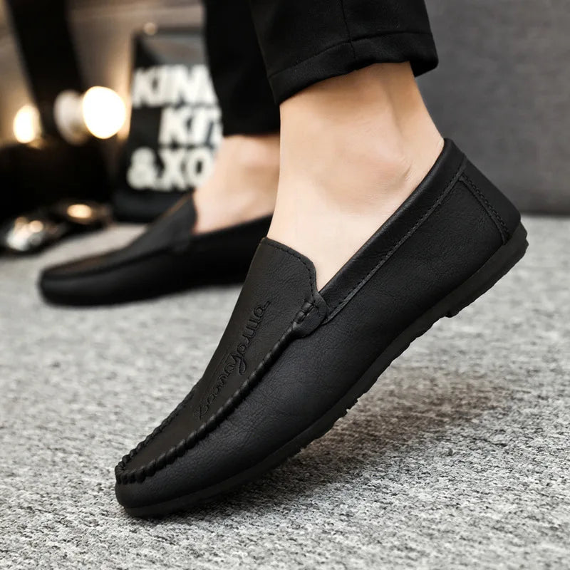 Men Casual Shoes 2024New Men's Loafers Comfortable Flat Casual Shoes Men Breathable Moccasins Slip-On Soft Leather Driving Shoes