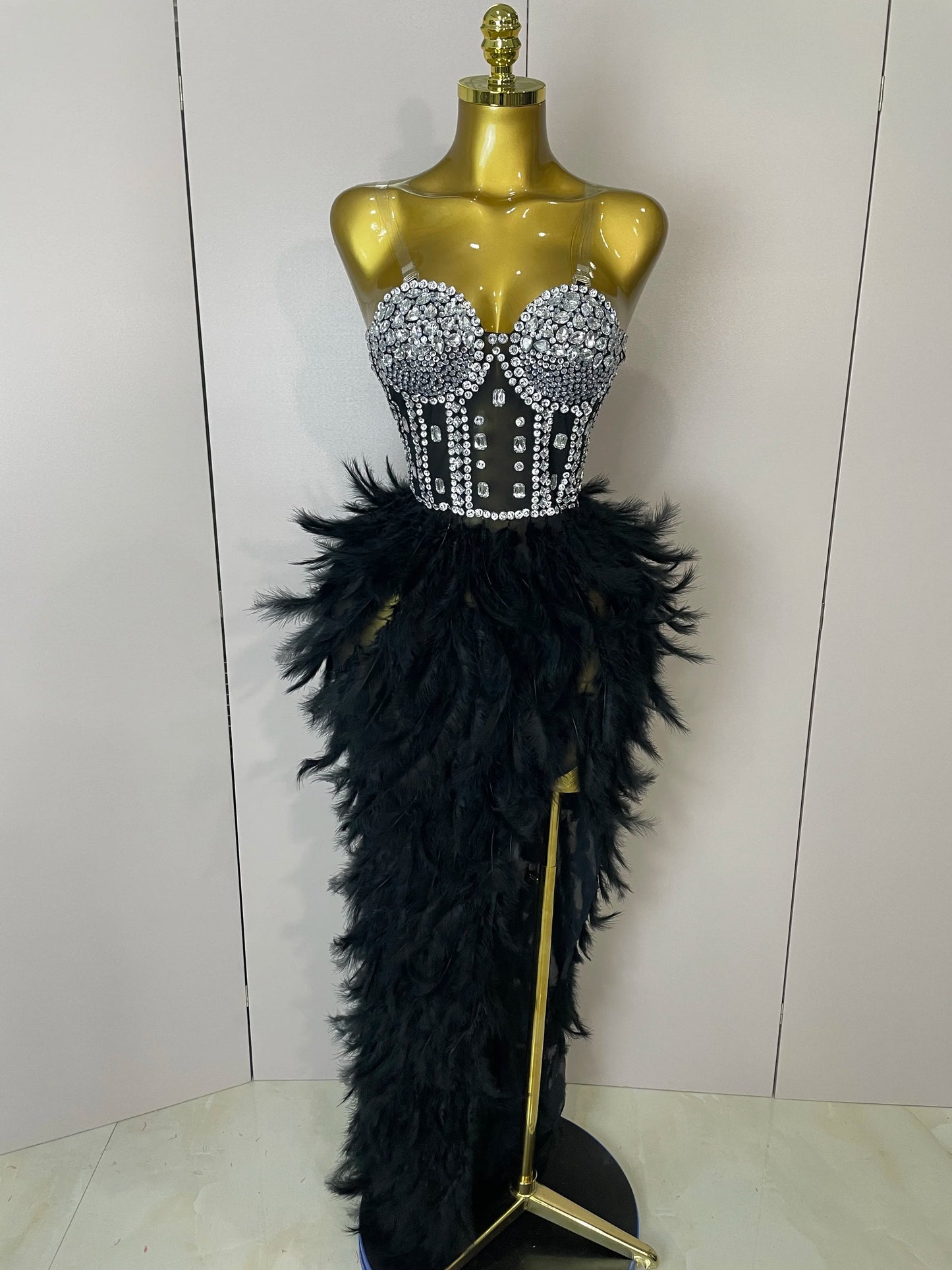 Stock 2025 Women Sexy Sparkly Rhinestone Mesh Feather Long Dress Elegant Evening Party Celebrate Birthday Performance Costume