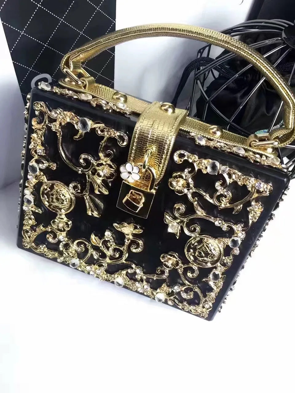 High-Grade crystal Evening Bag Female New Hollow Out Metal Carved Flower Diamond Handbag Box Fashion Chic Shoulder Crossbody Bag