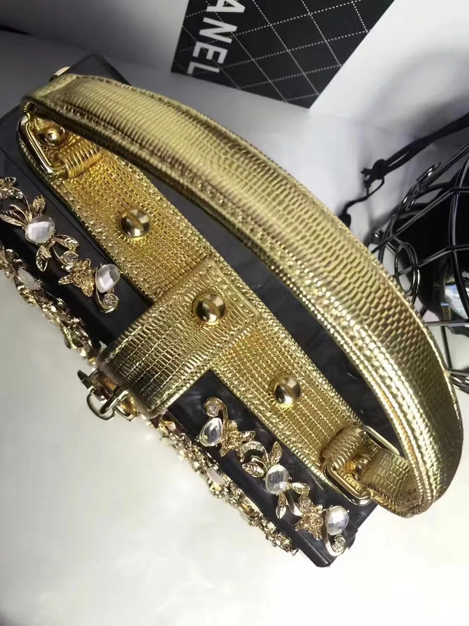 High-Grade crystal Evening Bag Female New Hollow Out Metal Carved Flower Diamond Handbag Box Fashion Chic Shoulder Crossbody Bag