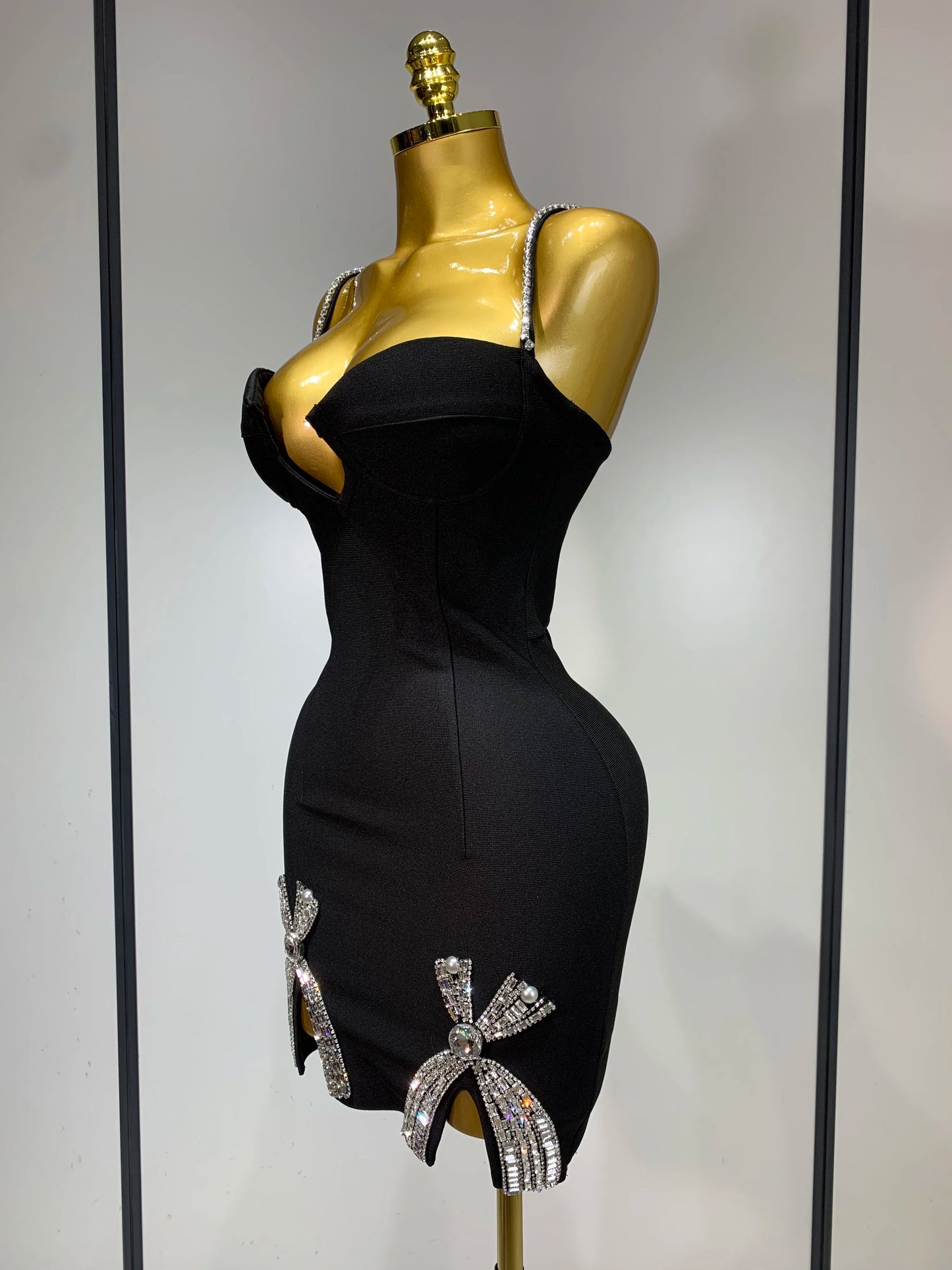 Women Celebrity Sexy V Neck Beading Black Mini Bodycon Bandage Dress Luxury 2025 Knitted Elegant Evening Club Party Dresses